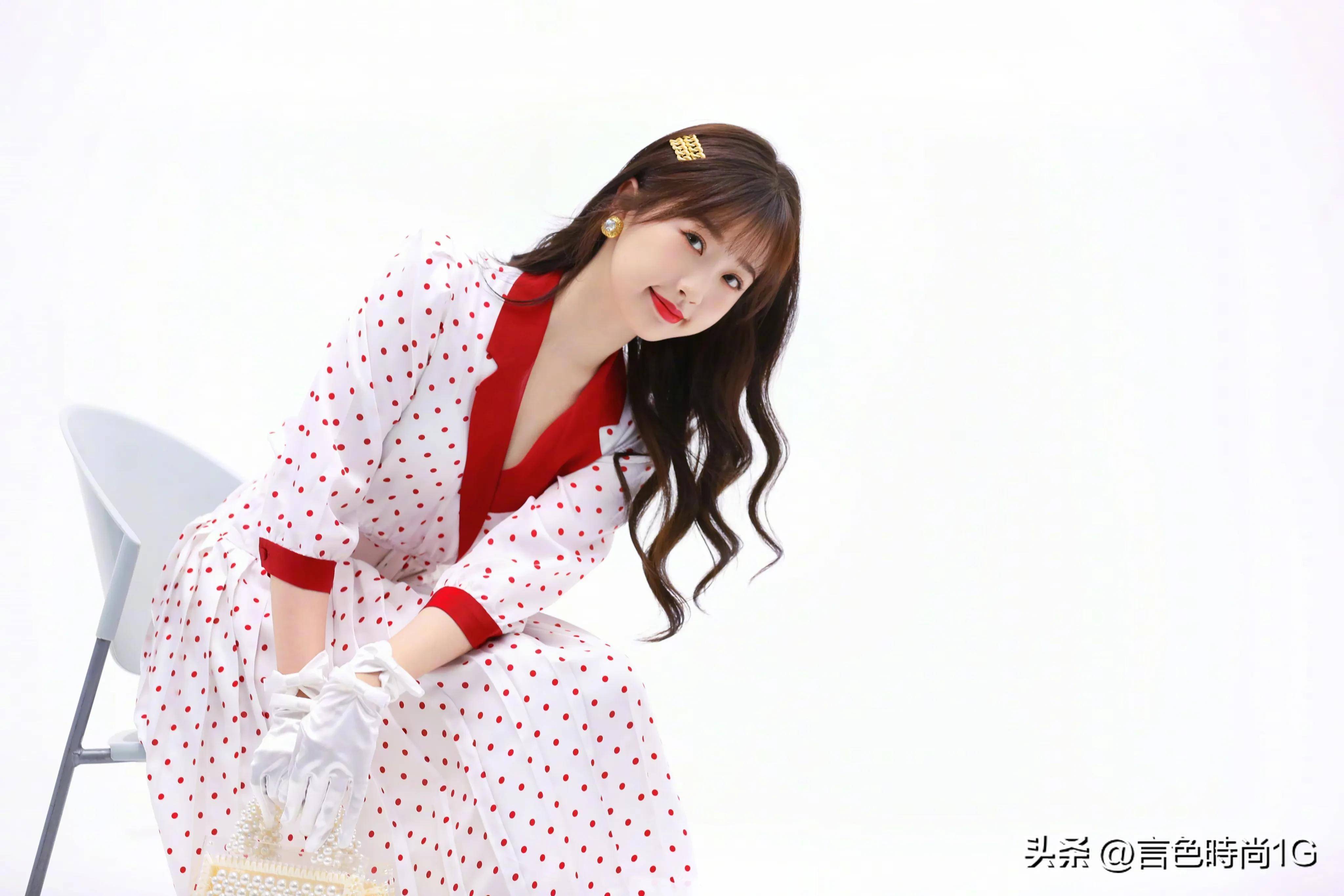 95后扛把子虞书欣:甜妹面孔&御姐身材_来自_品牌_连衣裙