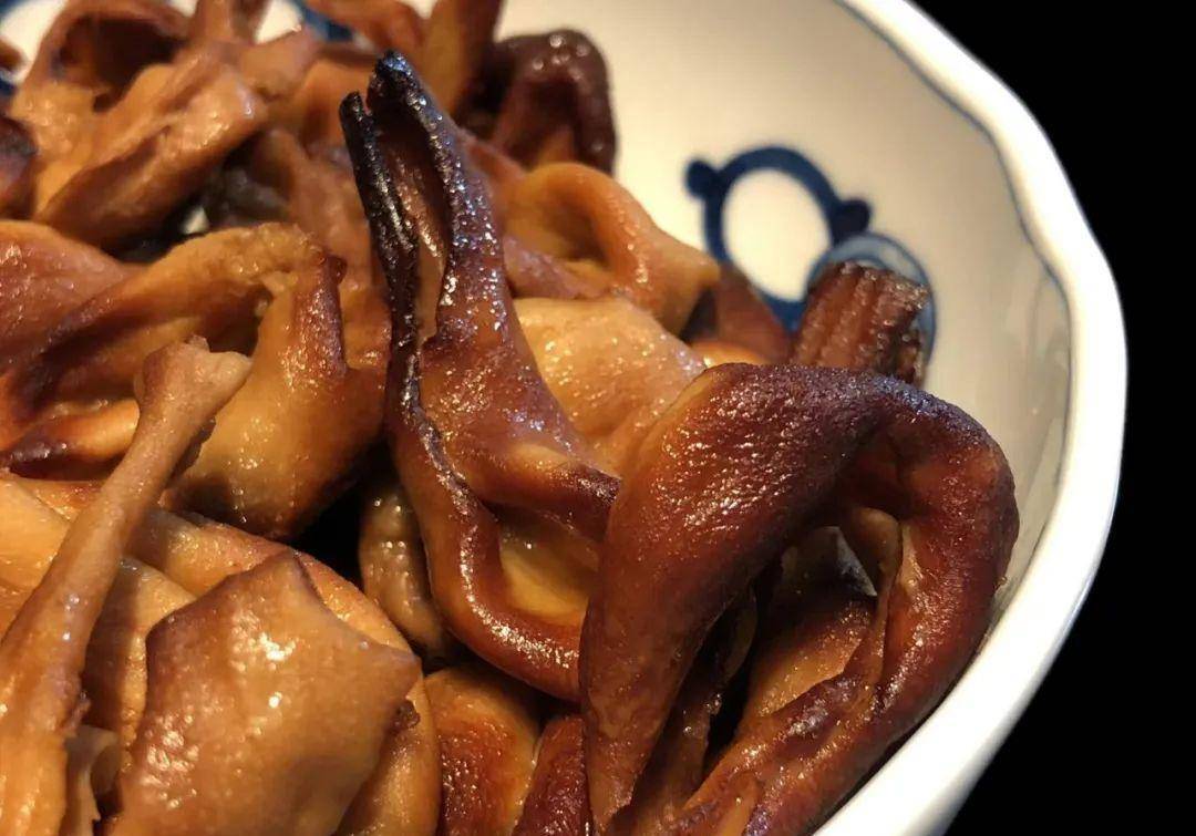 潮爸家2月25日午餐记录,尝鲜哈尔滨老牌美食,商委熏鸡肚_东北_菜谱