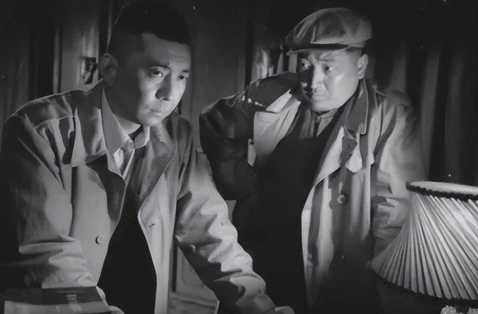 因此张文奇找了两只类似的老鼠,将它们掉包后归还给了乔治.