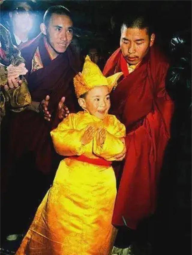 活佛转世是藏传佛教特有的传承制度,根据藏传佛教的教义,教派领袖圆寂