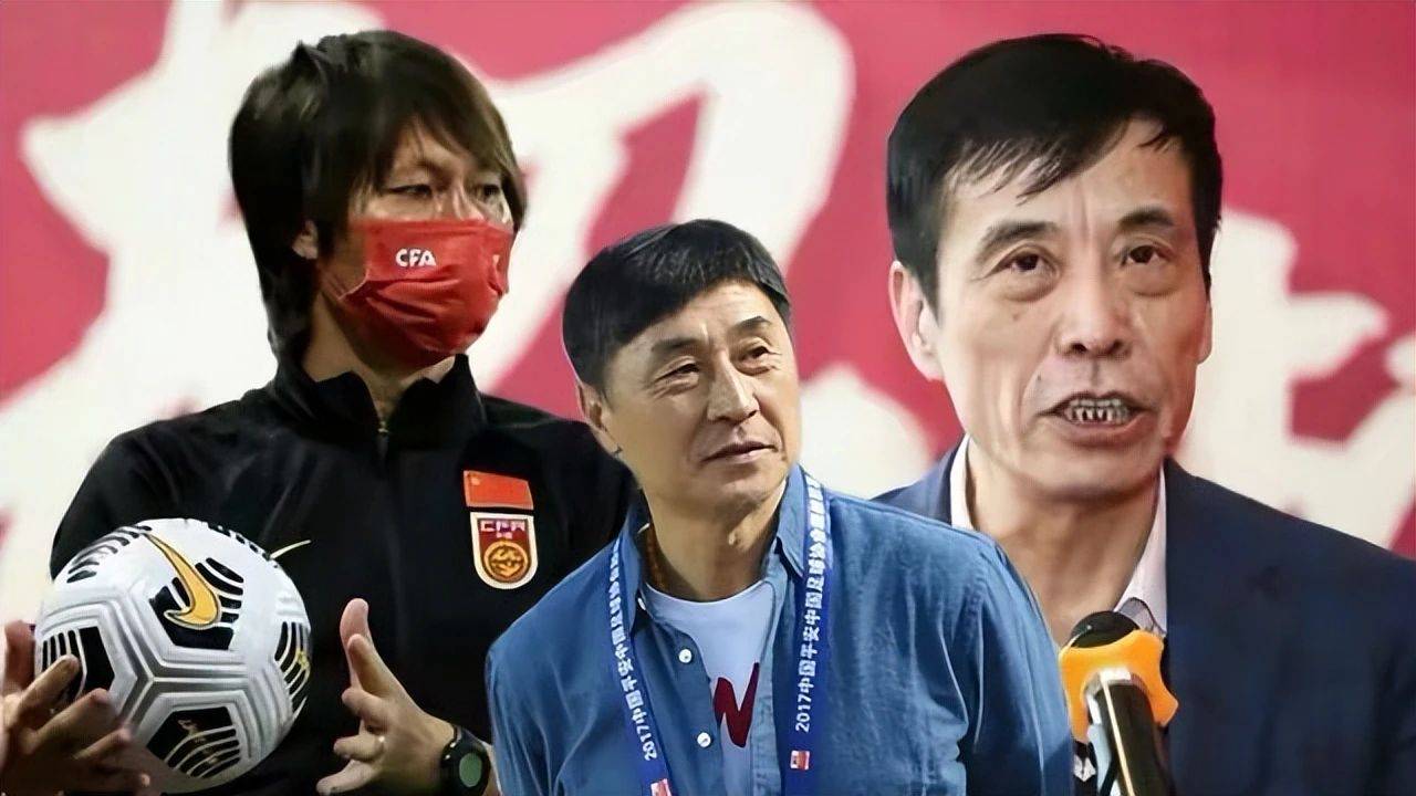 就是李铁借机坐上国足主教练的位置,利用自己的职务之便,与奸商,贪官