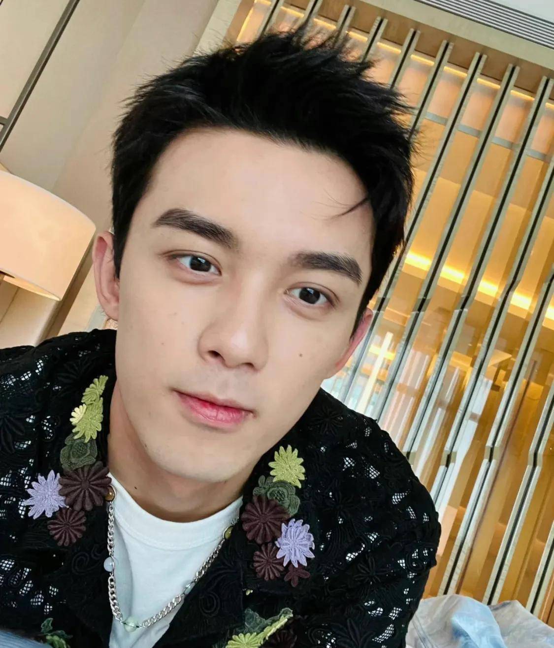 饭饭说:杨颖 关晓彤 刘诗诗 韩庚 朱碧石 吴磊 王大陆 赵丽颖_投资