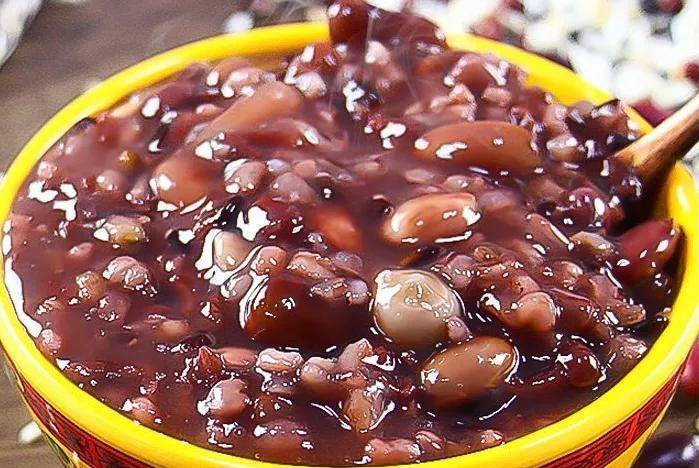 早餐要吃好五谷杂粮粥少不了，一周不重样，香甜细腻全家都爱喝_食材_花生米_红枣