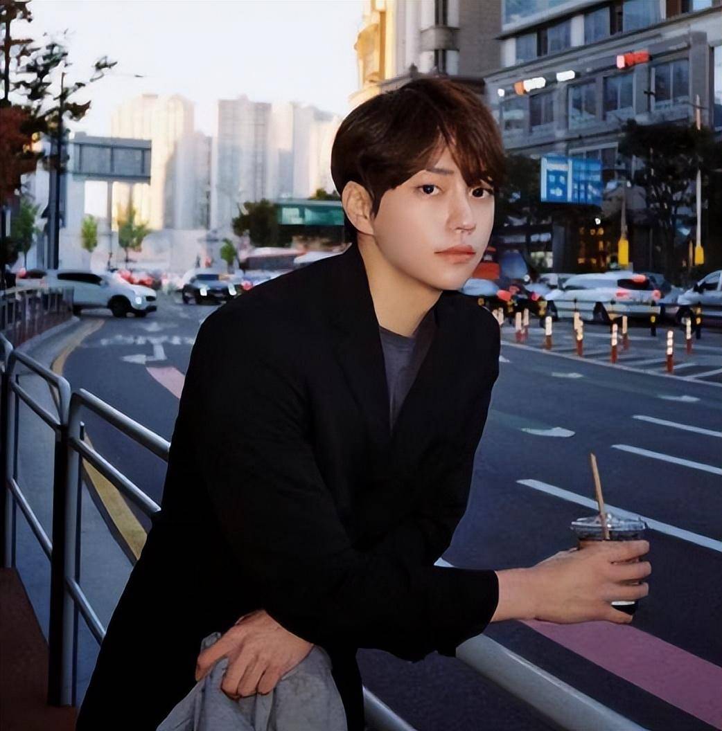 《换乘恋爱2》贤圭更新个人照片,海恩马上点赞,这小情侣太甜了_土地