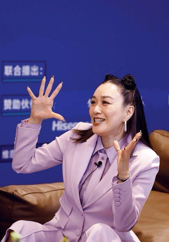 钟丽缇既然这么老了,就没有必要再装嫩,脖子以上尽是皱纹!