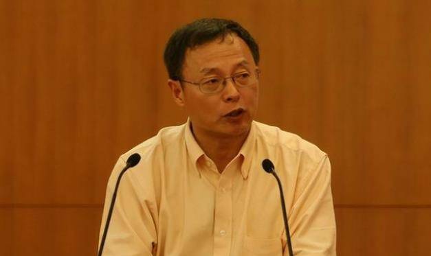 徐西平出生于安徽省明光市,他的家境并不算富裕,但是他从小就特别好学