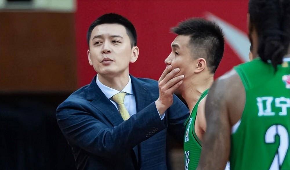辽宁队主教练杨鸣,是一个主意很大的人_乌戈_比赛_水平