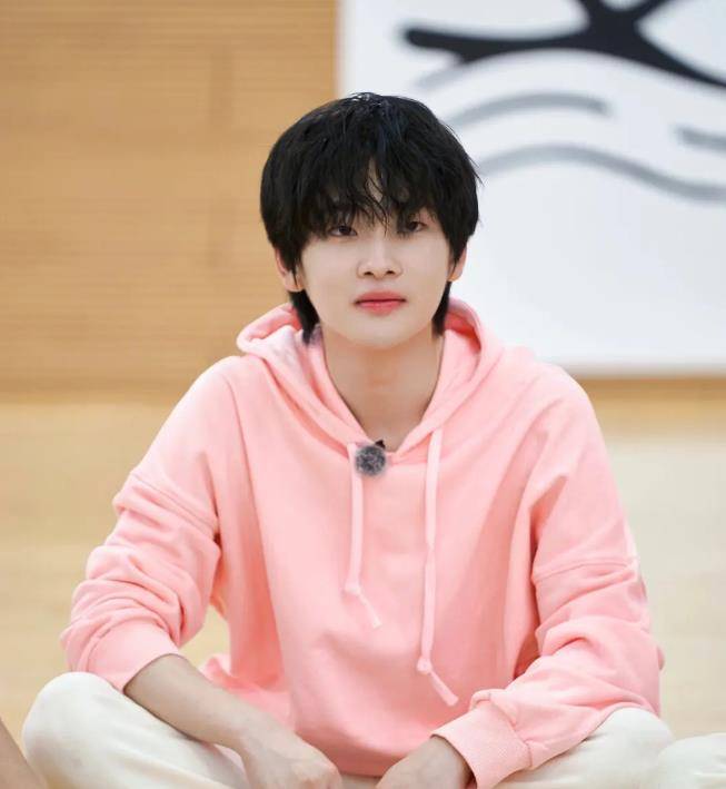 周震南近照丑上热搜,疑增重40斤被嘲像土豆,粉丝