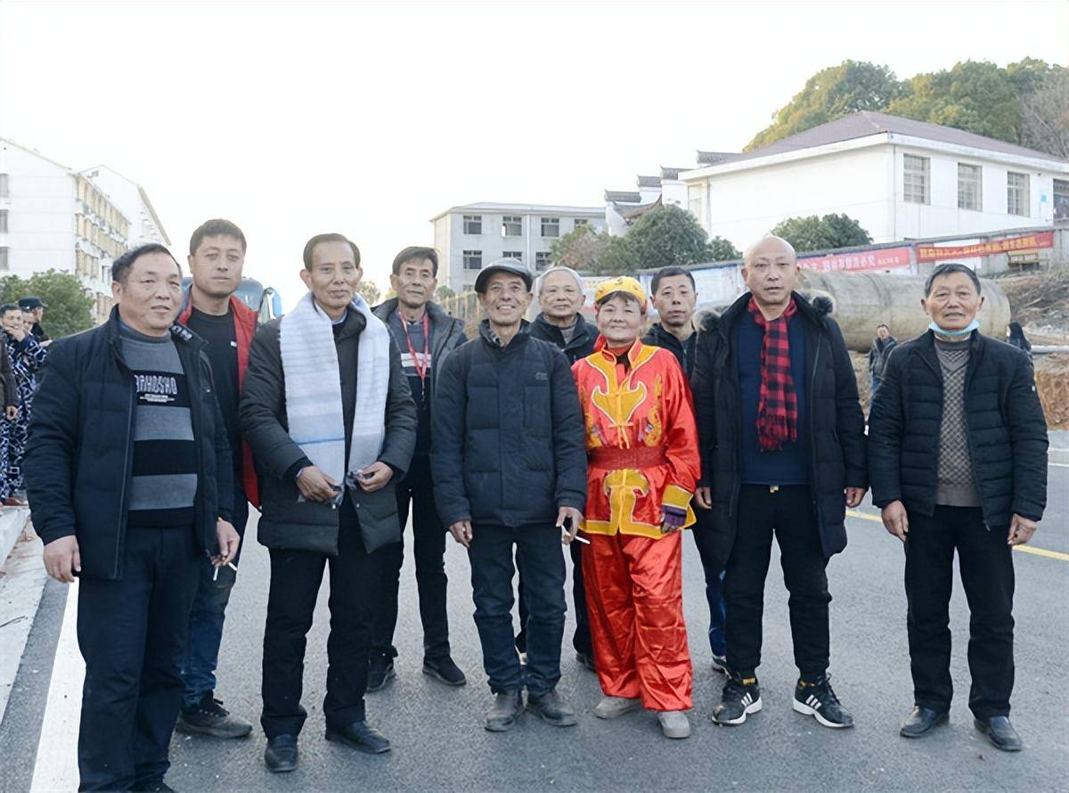 清朝大臣余国柱相爷故里拜年龙灯,给鄂州余氏门宗送来年味与乡愁_大冶