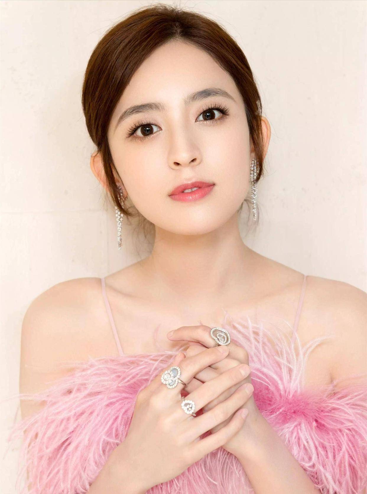 11位新疆女明星,个个都美,最后一位被评为全球最美女演员_电影