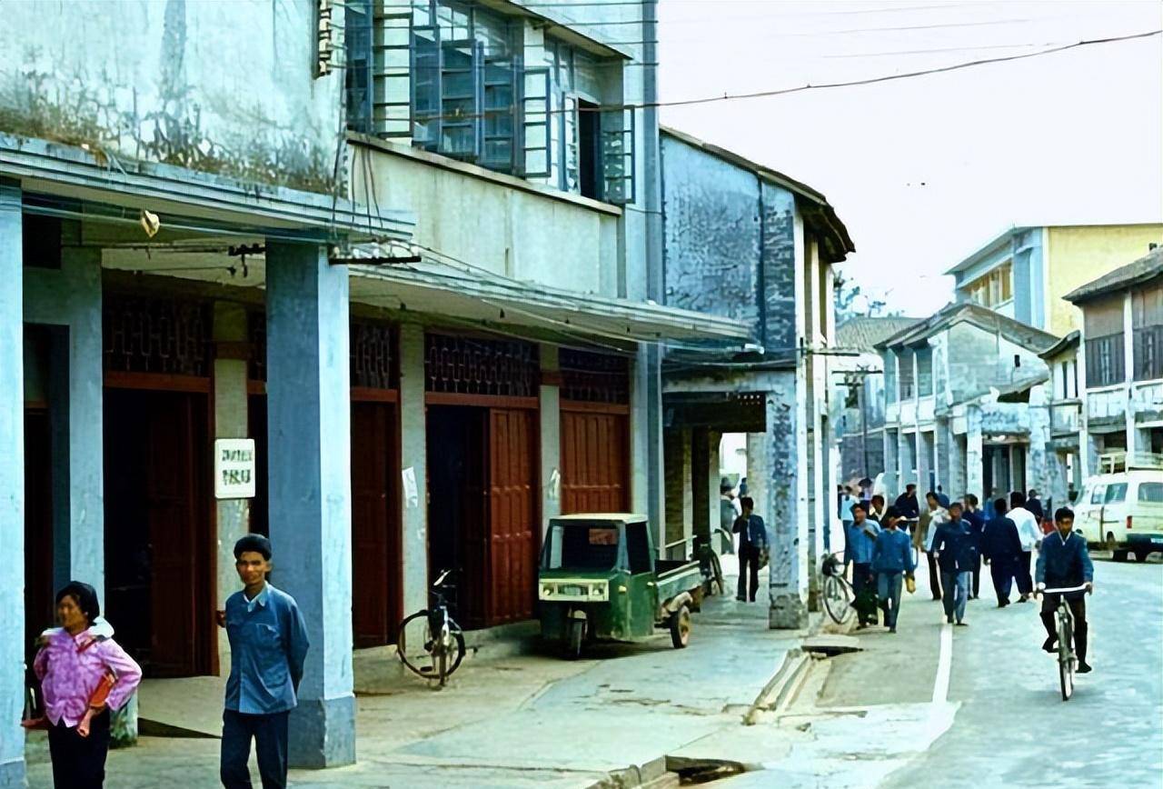上世纪八十年代的深圳,今非昔比沧海桑田_城市_人们_行人
