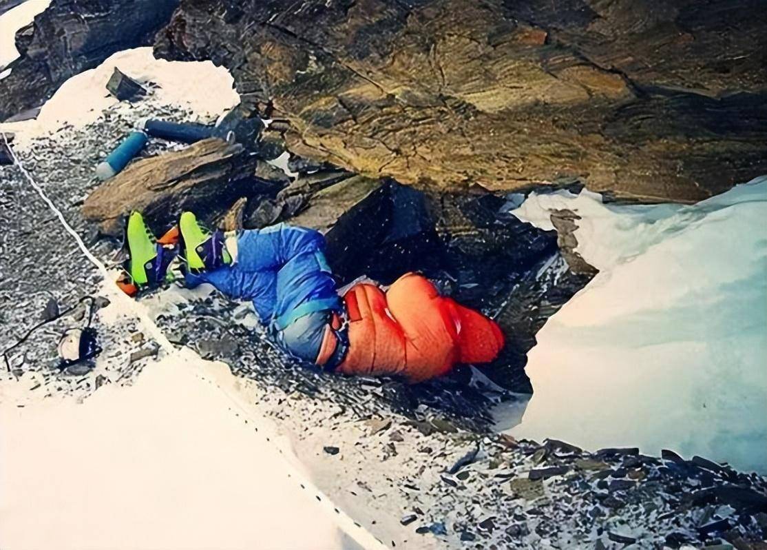 珠峰上著名的遇难者绿靴子,已长眠20多年,为何无人搬运?
