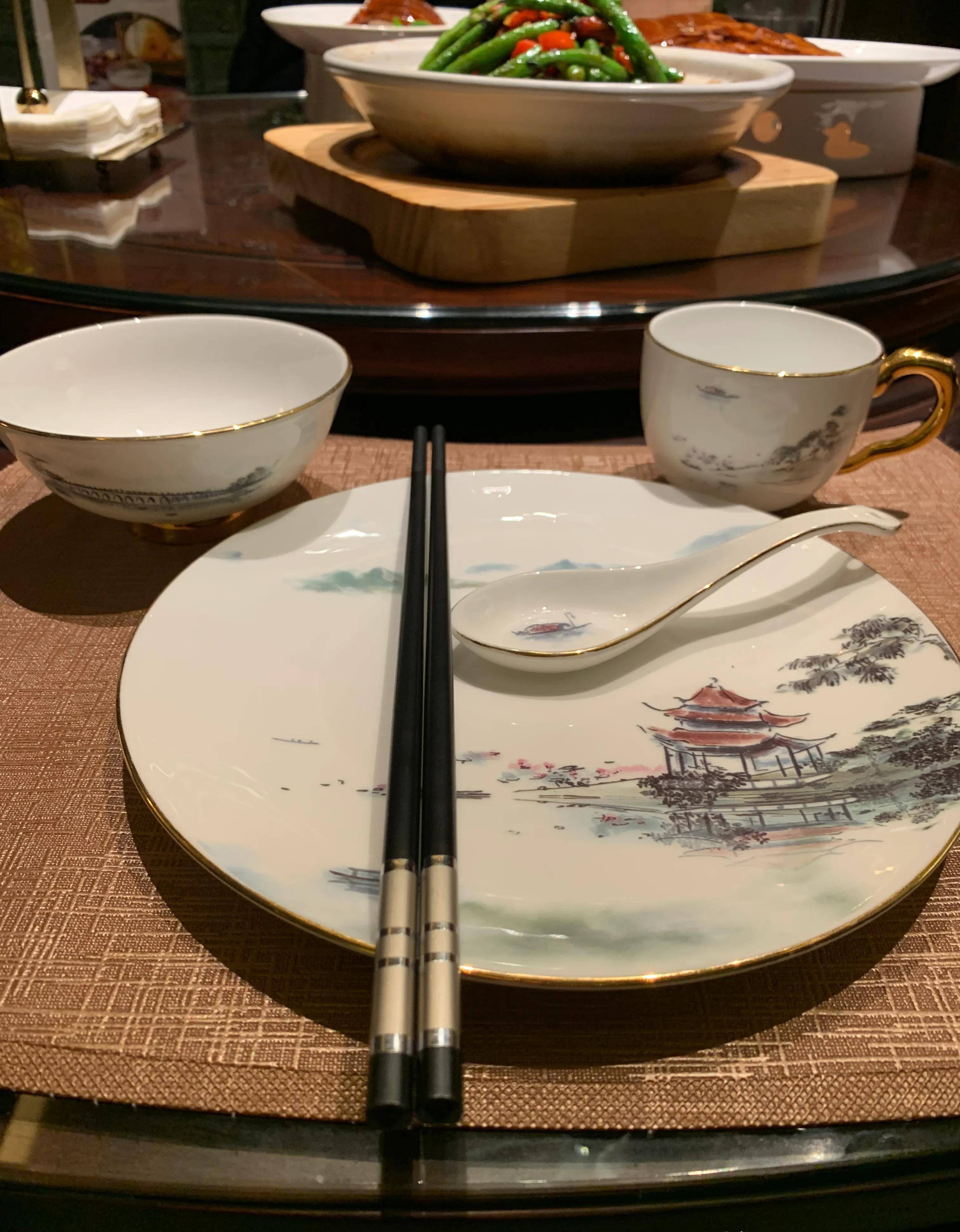 老王聊美食|香山饭店里新开业的一中餐厅,环境好,性价比超高_山海