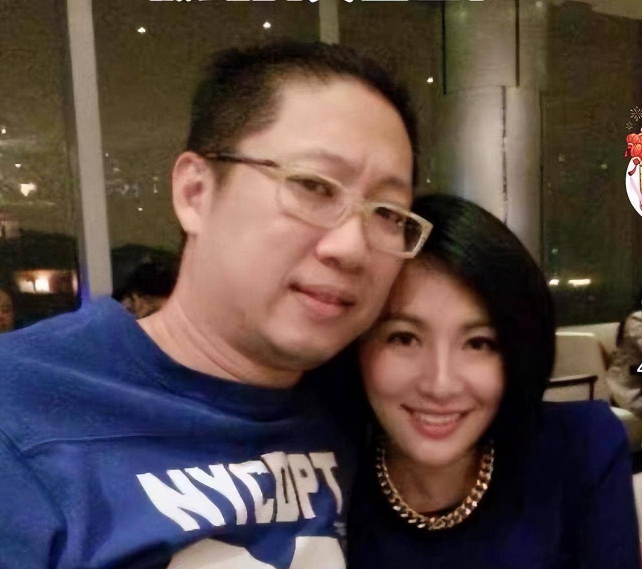 四川女人嫁给香港导演,拍短视频爆火,成为千万粉丝年入500万元_邓宇澄