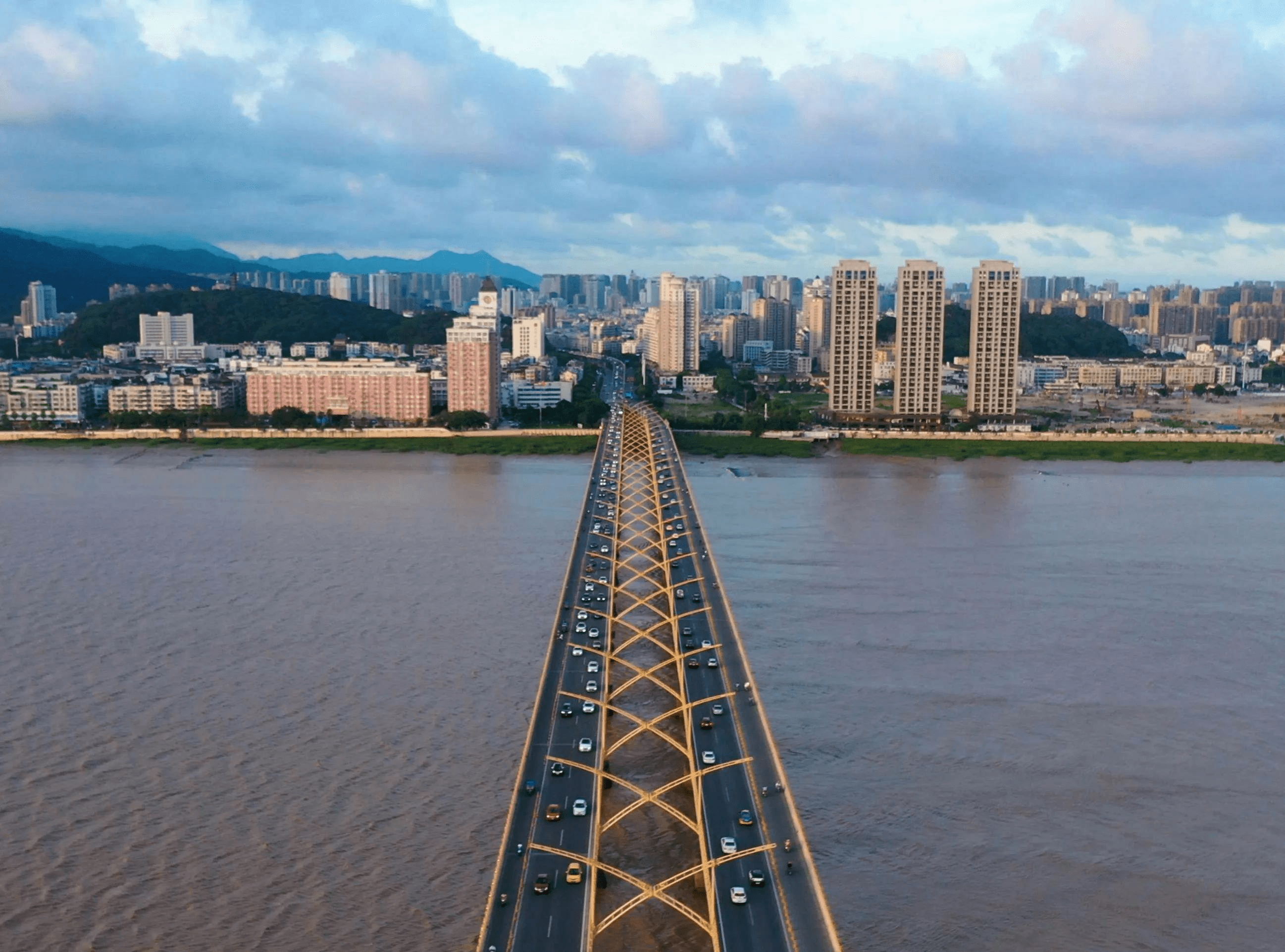 浙南小城瑞安市经济发达,飞云江从这里入海