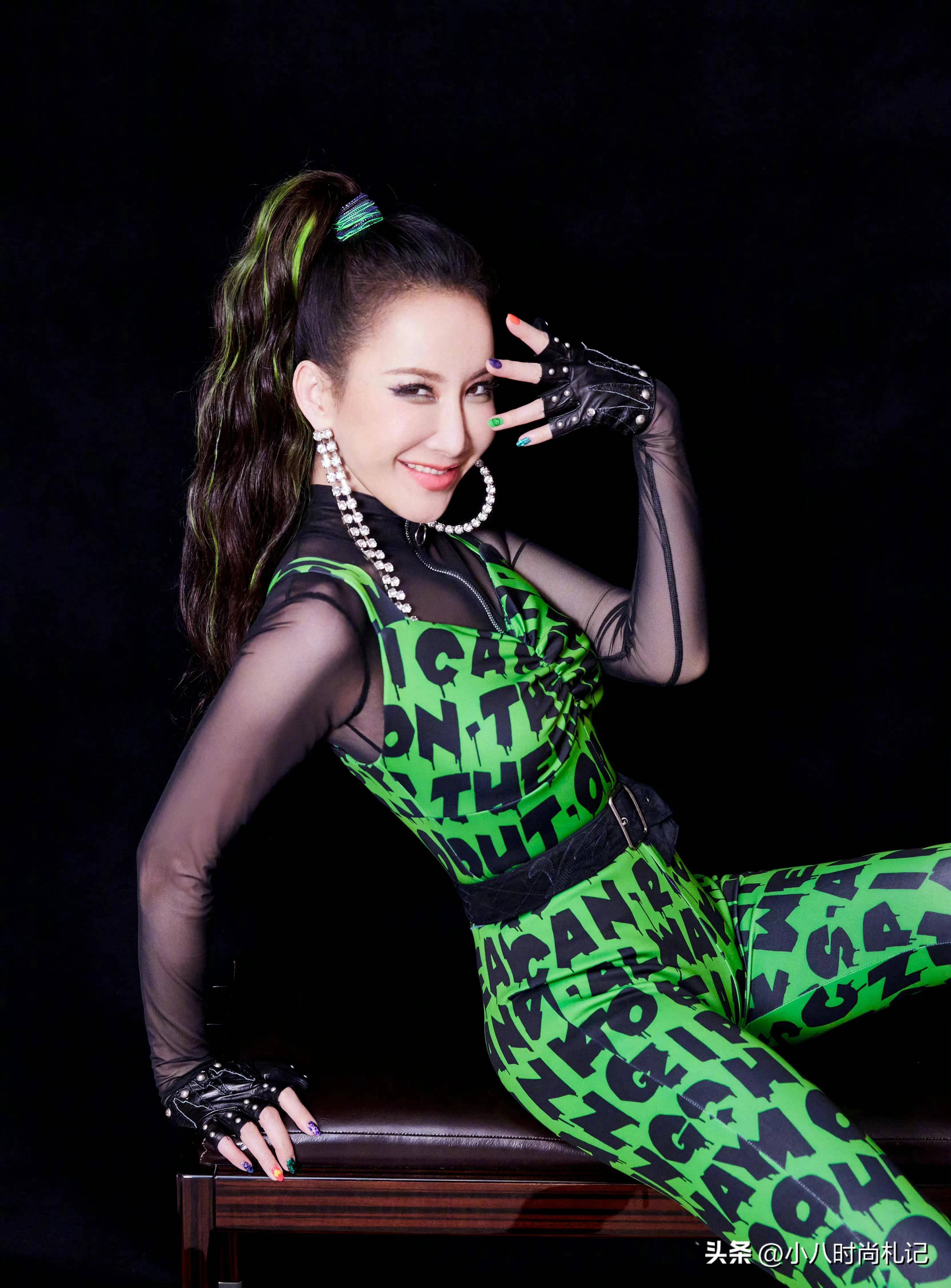 著名歌后李玟瘦成"骷髅人",穿吊带和男伴贴身合照,最多70斤_身材_造型