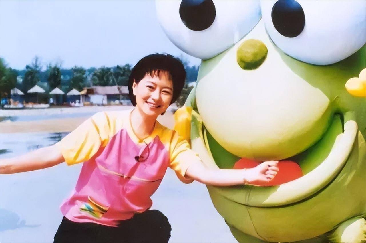 离婚24年后,回头再看鞠萍和蒋启星二人境遇,夫妻差距一目了然_朋友