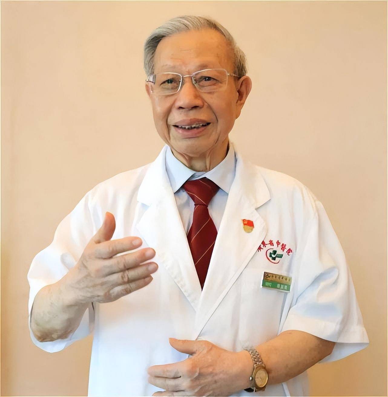 国医大师禤国维,85岁依然皮肤白嫩无斑,他的养生秘诀,你也试试_锻炼