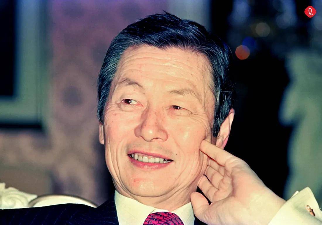 为啥呢,因为辛格浩是韩国第五大财阀——乐天集团的董事长.