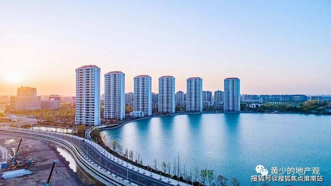 不仅仅是距离市区更近,兰香湖在规模和整体规划上都