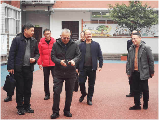 四川省教科院刘涛院长一行调研宜宾市凉水井中学"自导式教学"未来发展