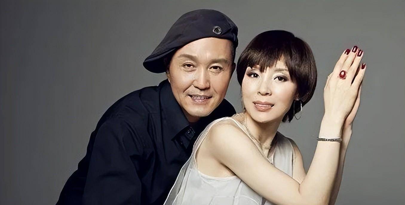 吴刚岳秀清:从校园到嫁衣,婚后互相成就,结婚32年爱情依旧不变_机会