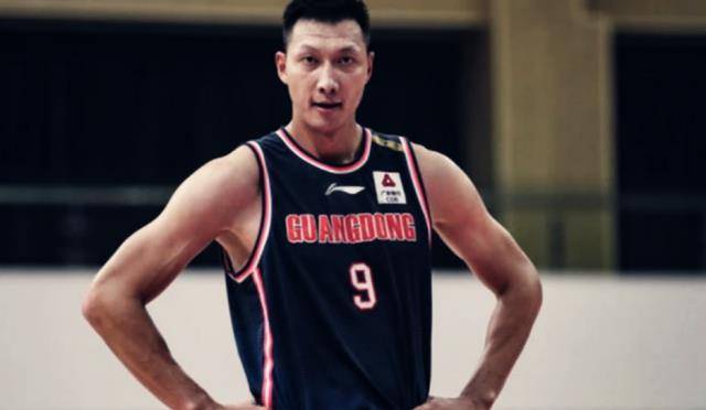 比如曾经是上海队内线的李思诚,就是觉得国内发展不适合自己,所以选择