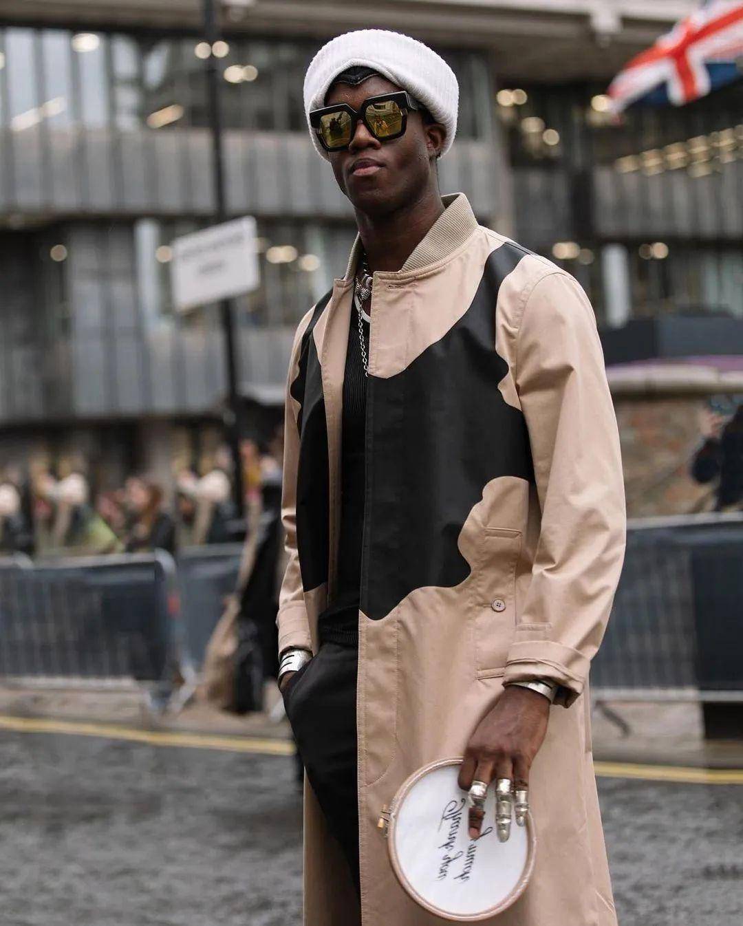 19岁"黑人小哥"爆火全网!抖音整活吸百万粉丝,侃爷都没他牛?