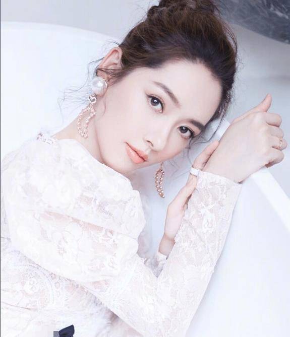 她是《中国好声音》冠军中最火的一位,现已成娱乐