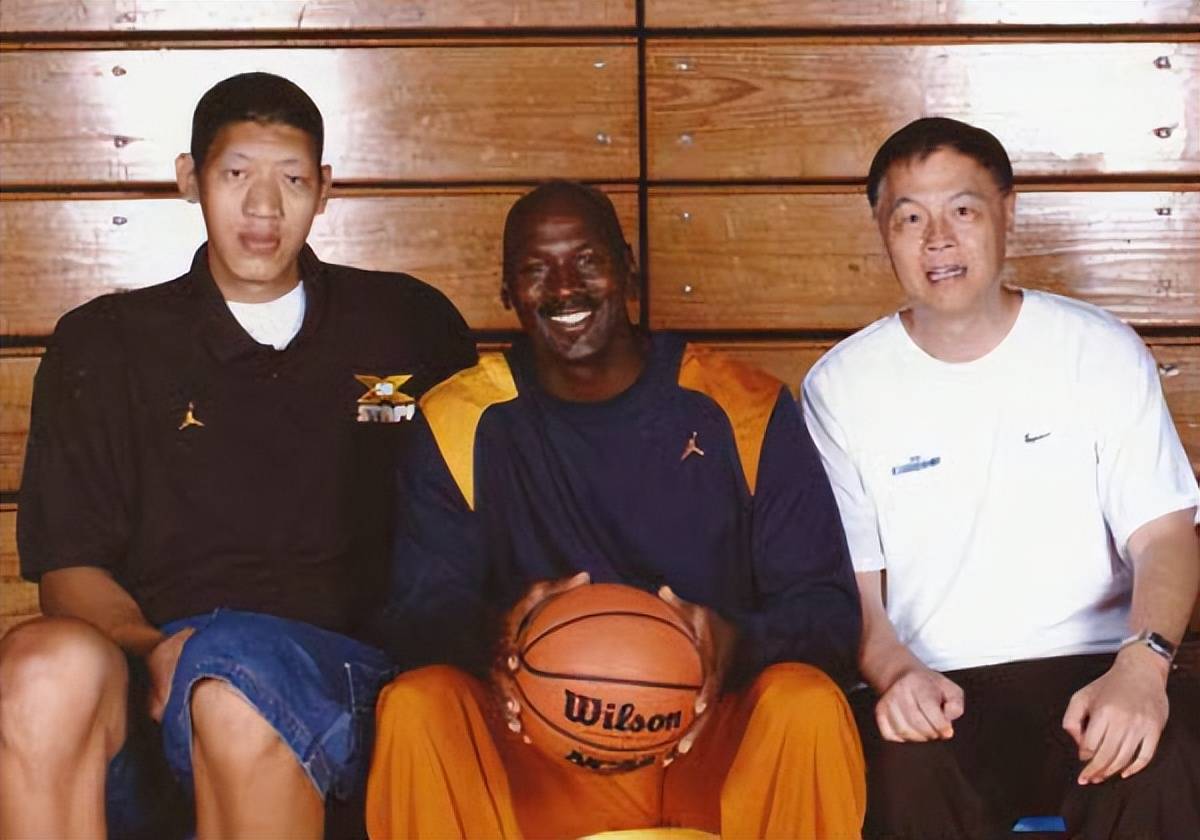 原创2米36孙明明近照娶矮49公分的女神老婆如今靠演艺和商演为生