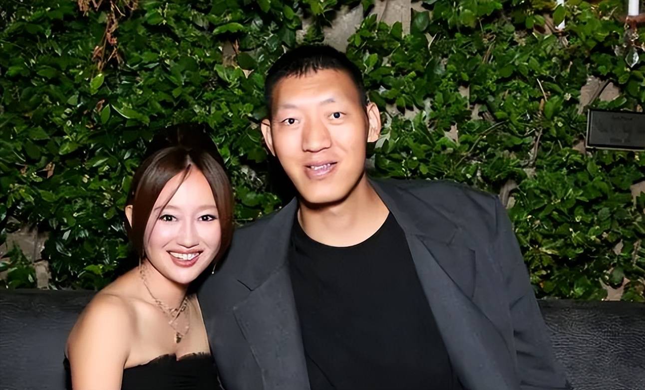 2米36孙明明近照,娶矮49公分的女神老婆,如今靠演艺和商演为生_身高
