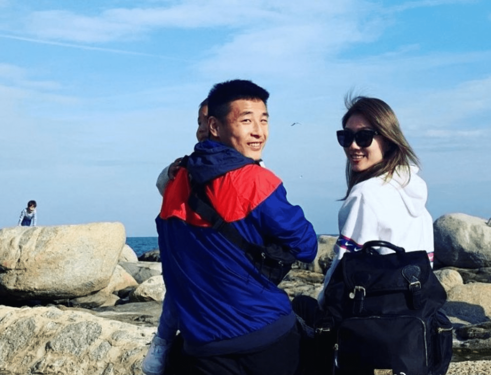 武磊漂亮妻子上海生下三胎,已有1子1女,武球王伟大母亲_吴磊_孩子
