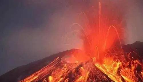 海底也存在活火山，并且喷发会出现壮观景象，你有没有见过(图4)