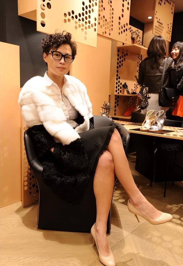 她天生反骨,不爱男人,国外结婚香港出柜,爸爸曾花10亿为她征婚_赵式芝