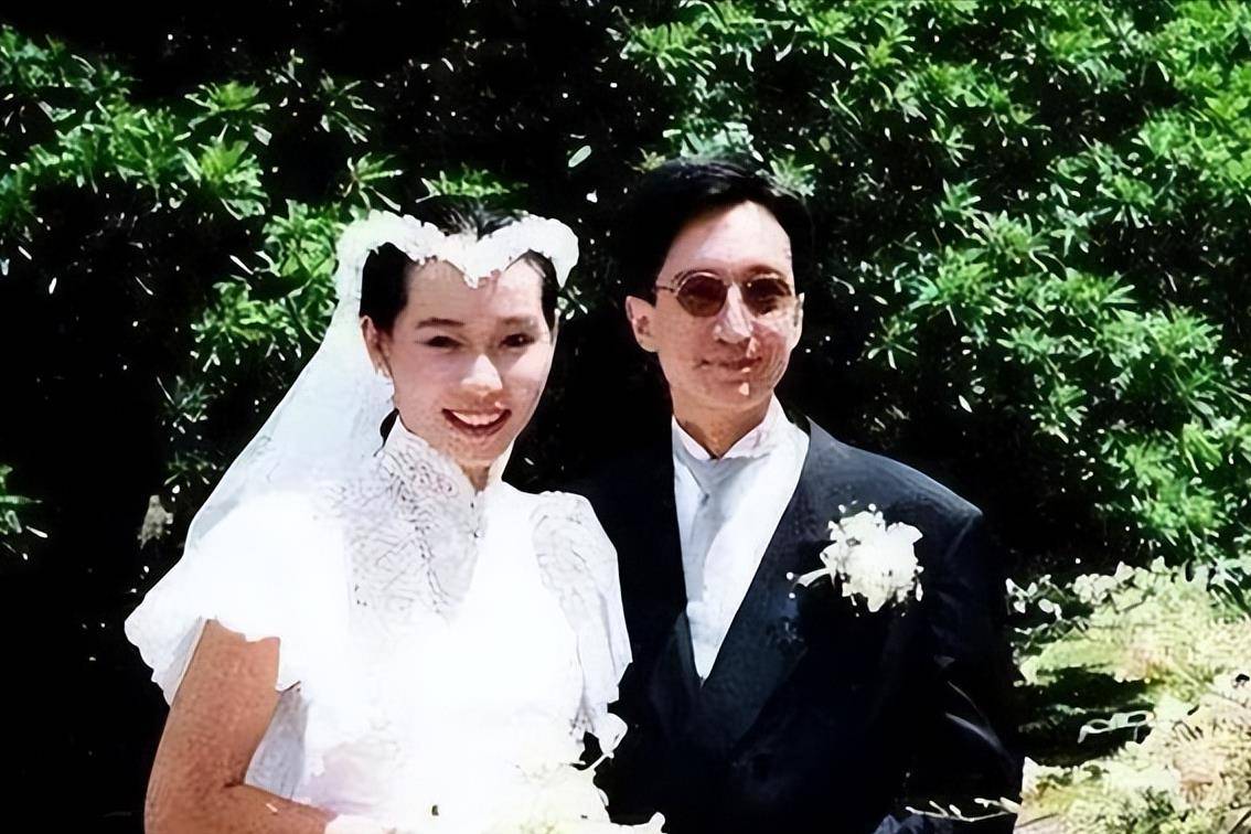 陈国熹主动求婚叶童,在巴黎给她举办了一场盛大的婚礼,把叶童娶进陈