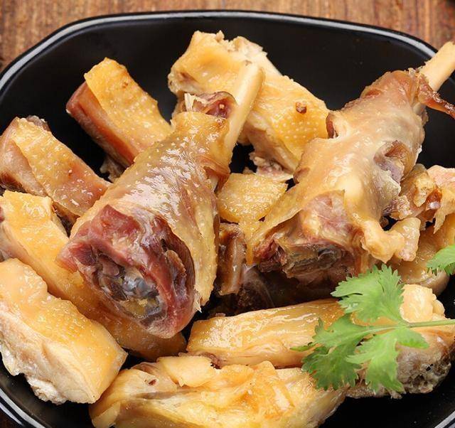 过年蒸腊鸡,不要直接上锅蒸!牢记4诀窍,腊鸡咸香可口味道棒!