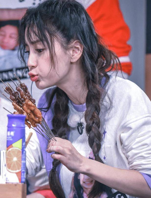 有一种"用力"叫baby吹气,放大10倍,看清嘴唇,懵了!_烧烤_时候_节目