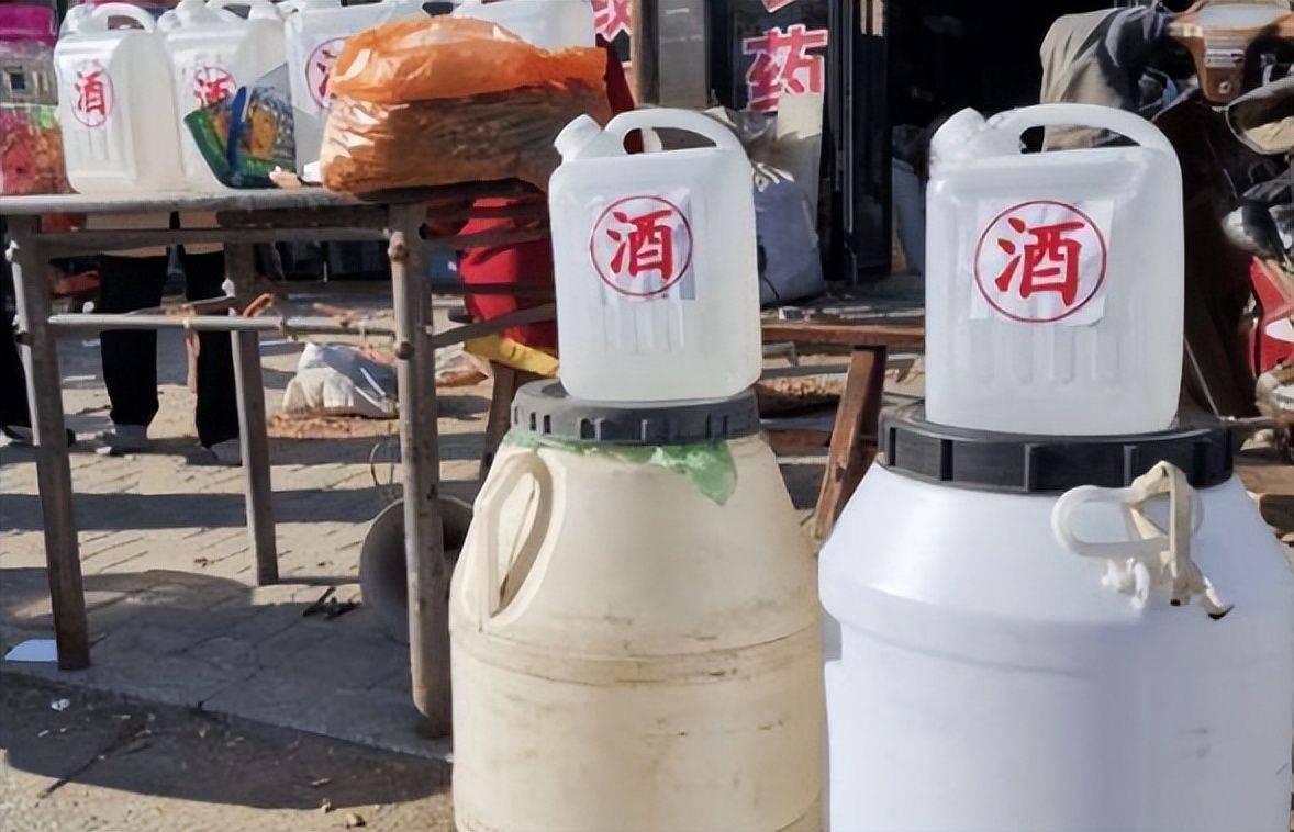 然后就能闻到非常诱人的酒香味,真是让人难以拒绝,将肚子中的酒虫都