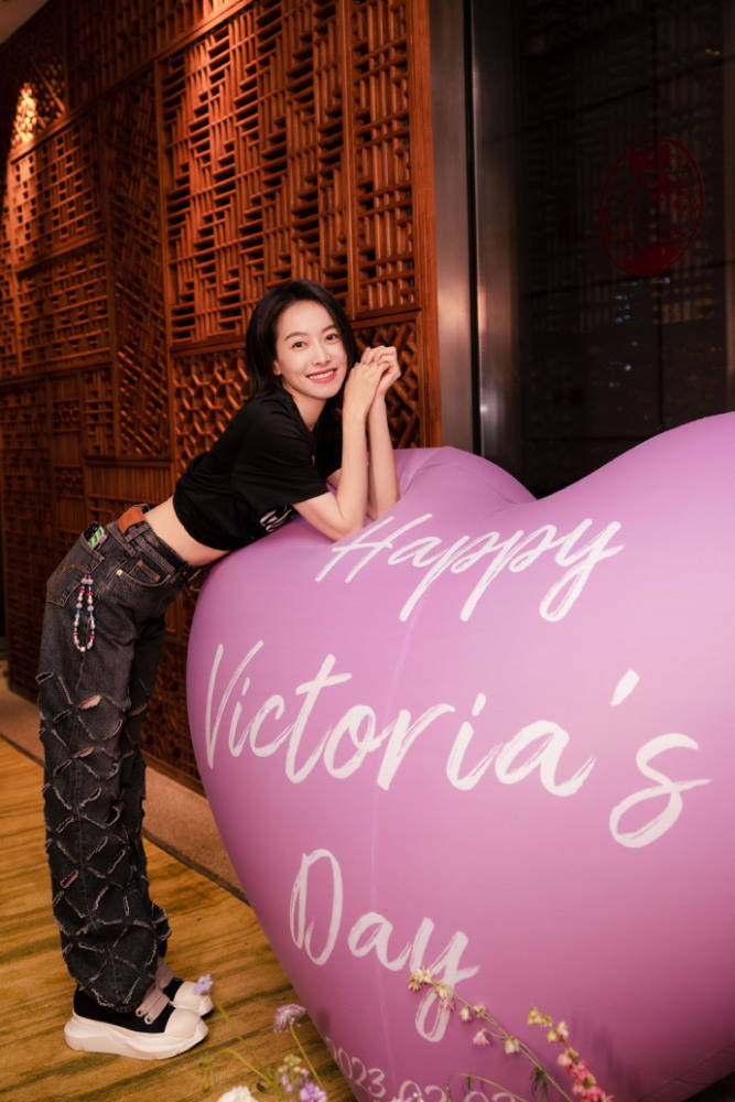 宋茜36岁生日美照曝光,一岁生长期,好运兔"钱"笑容甜美少女感十足!