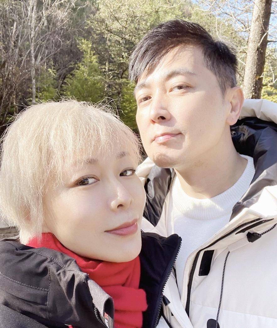 保剑锋为老婆何珈好庆生,一家三口到云南旅游,保剑锋帅气依然!