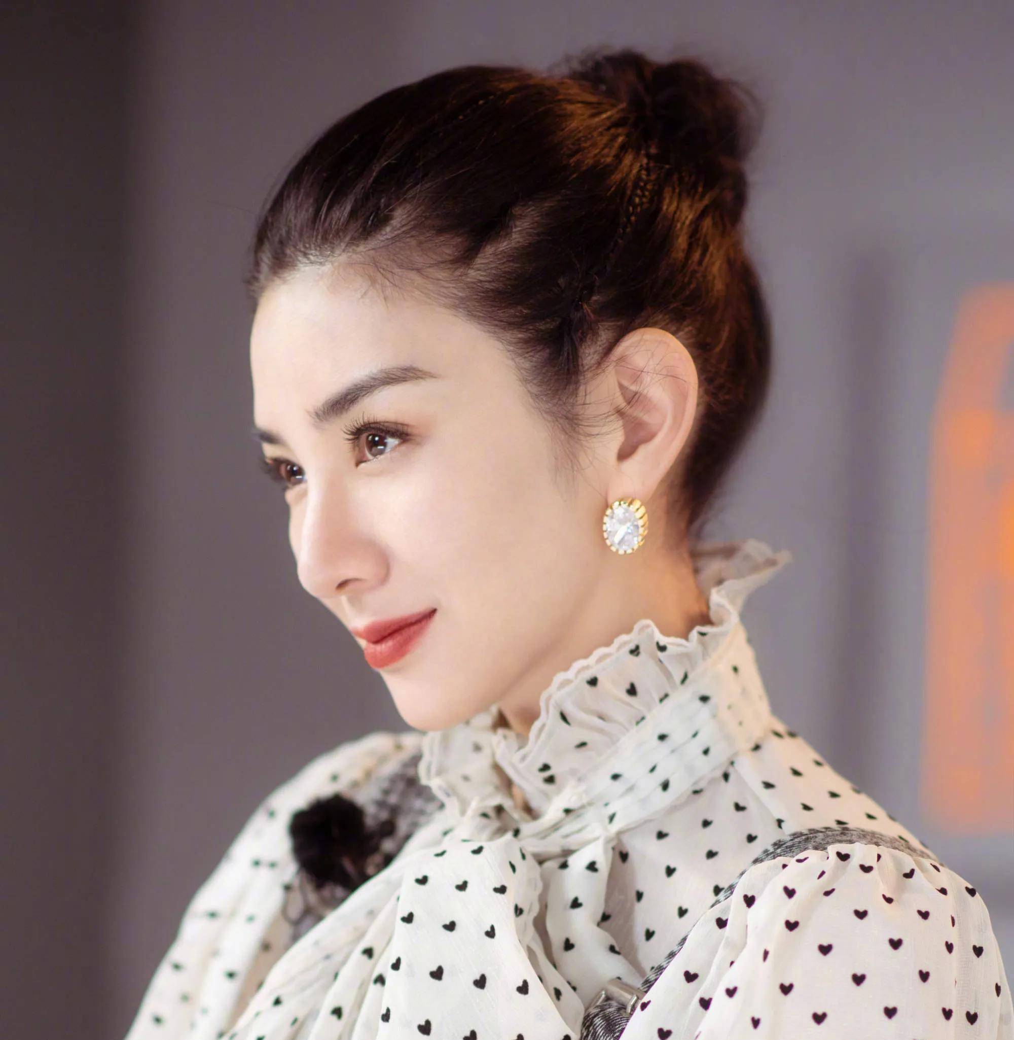 七年无戏可拍又如何,黄奕亲手打造商业帝国,早已身家过亿_创业_蛋糕