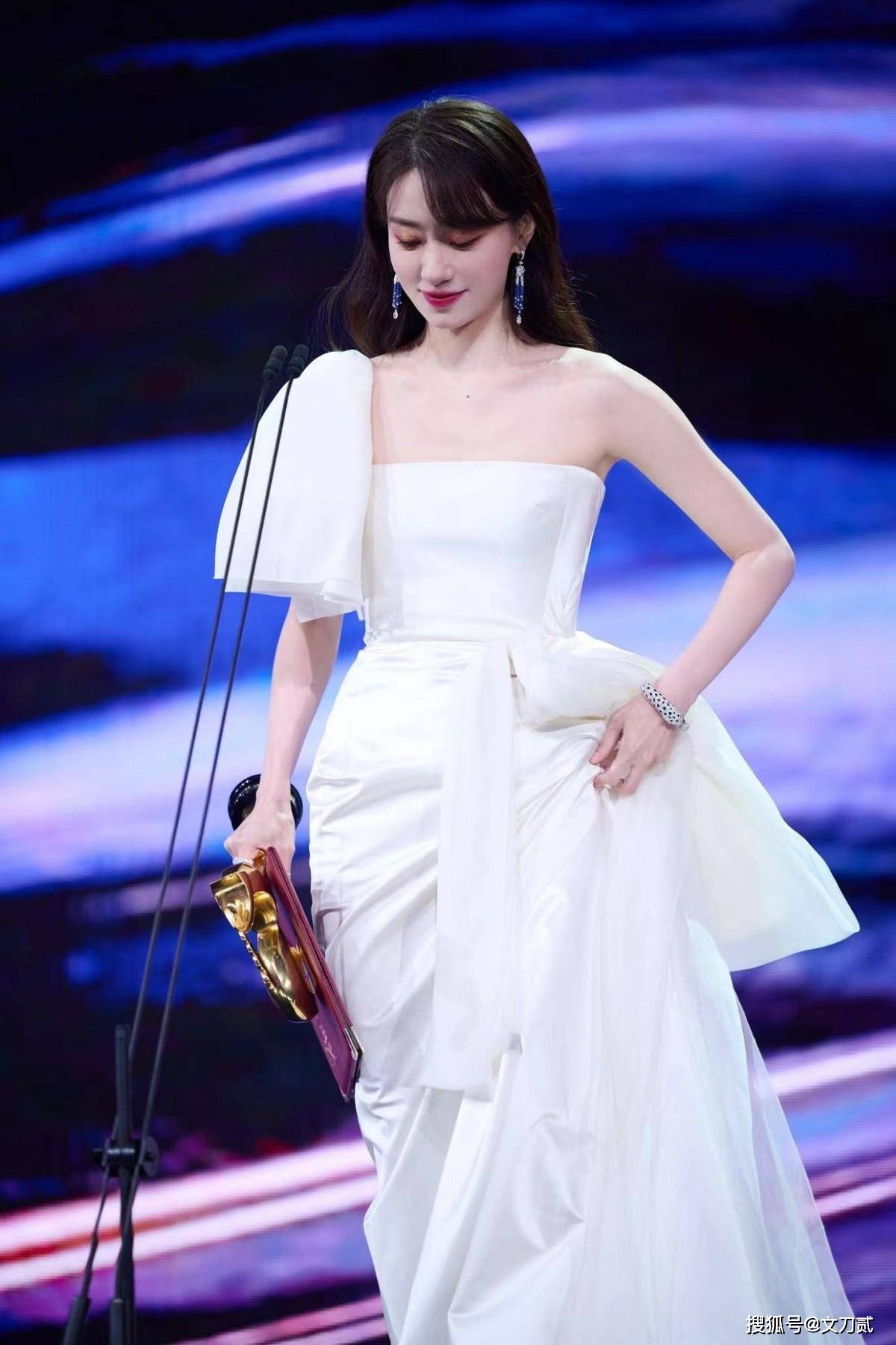 娱乐圈的残酷真相,在张小斐身上体现得淋漓尽致_父母_舞蹈_表演