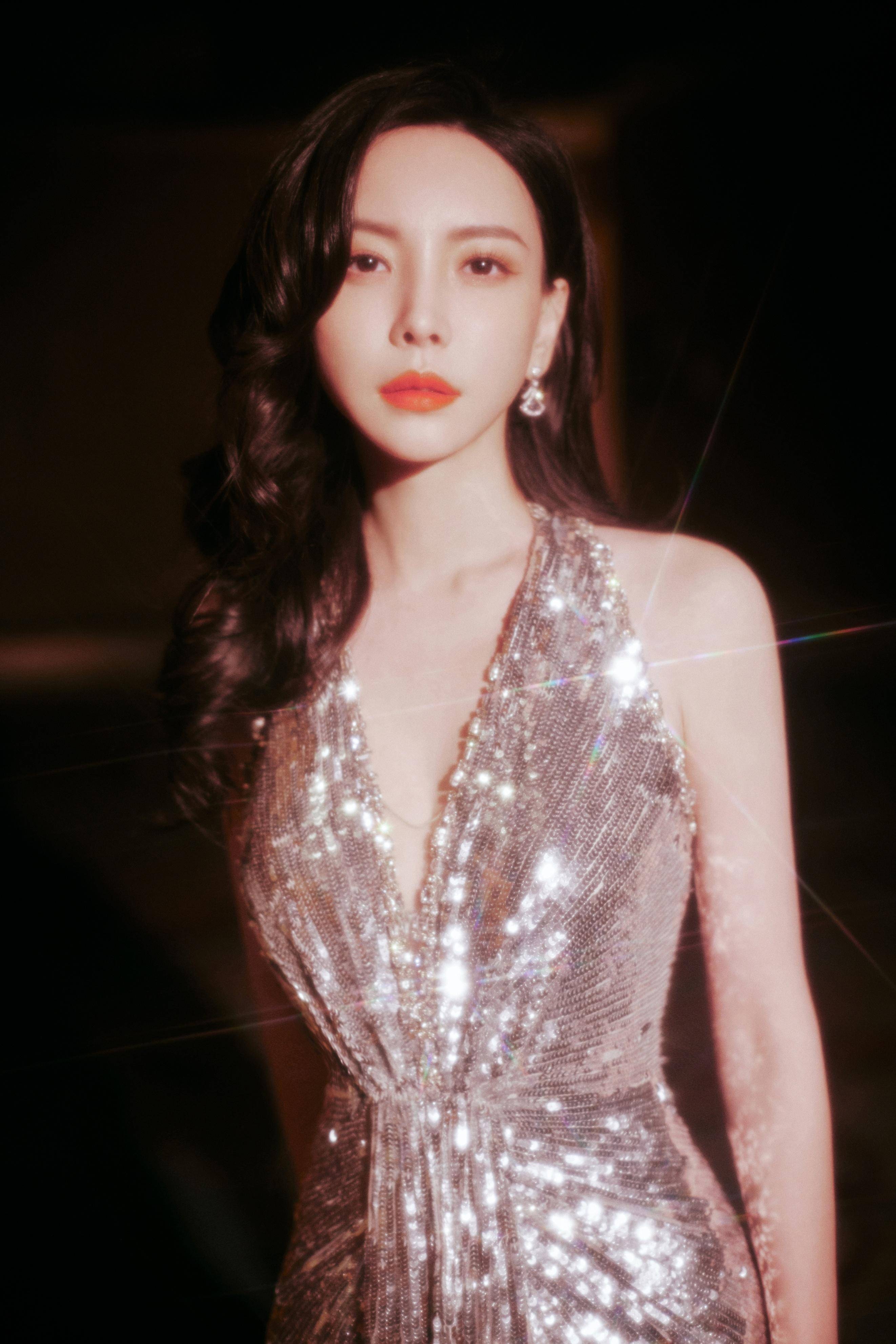 国剧盛典女星造型:于文文最性感,关晓彤最高贵,秦岚最娇媚_装饰_绿色