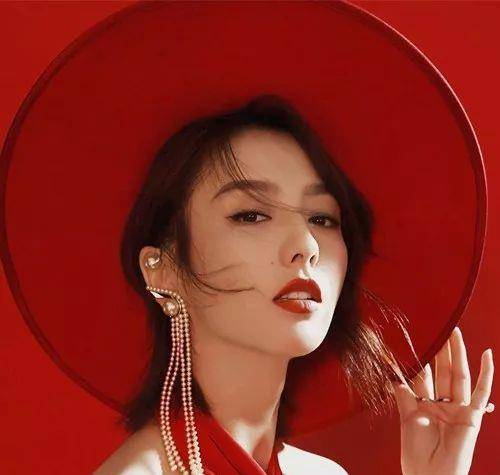 佟丽娅:陈思诚用烟头给我烫了一个烟疤,我为什么还不离婚?