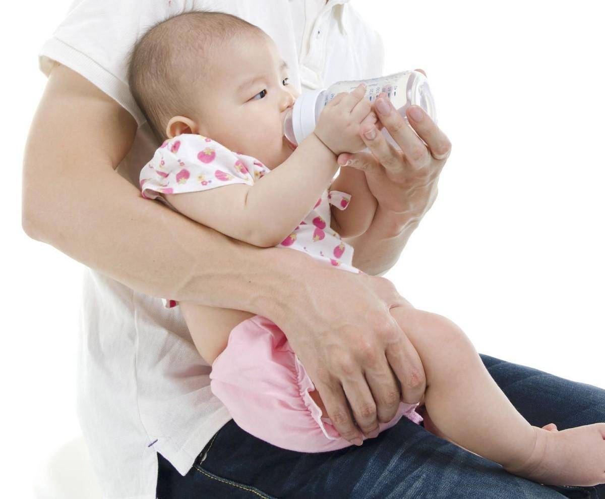 母乳喂养的宝宝为啥长得瘦？难道母乳没有奶粉好？营养不够？