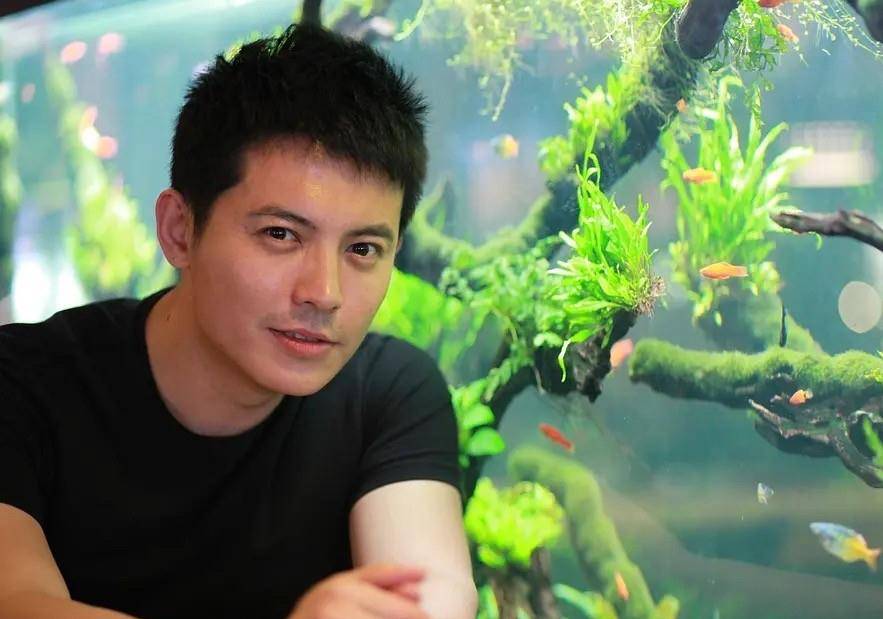 《星汉灿烂》中的美男子,五官精致,气质儒雅,虽是