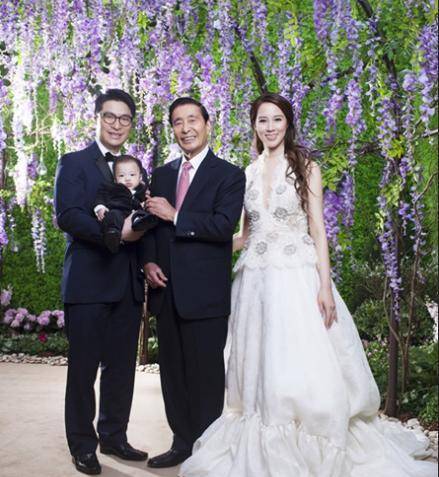 徐子淇8年4孩,郭晶晶生3胎霍震霆却说了8字_吴佩慈_纪晓波_孩子