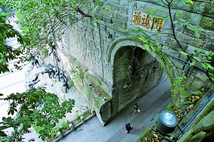 重庆"最恐怖"的一个城门,却又充满古人的智慧,本地人:老重庆_城墙