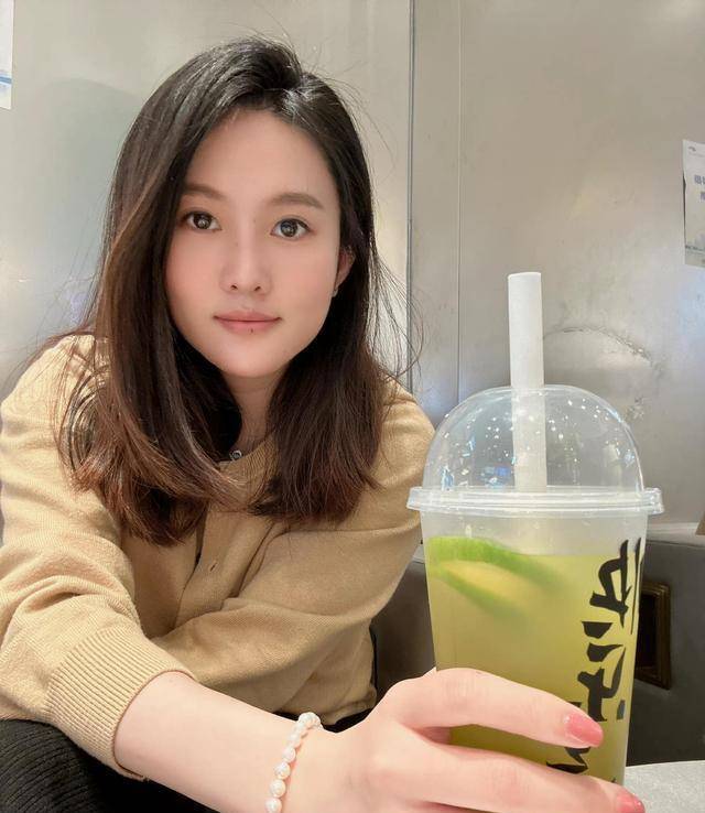 跳水女皇陈若琳晒照!越来越美,是胡歌的忠实粉丝,30岁还单身!