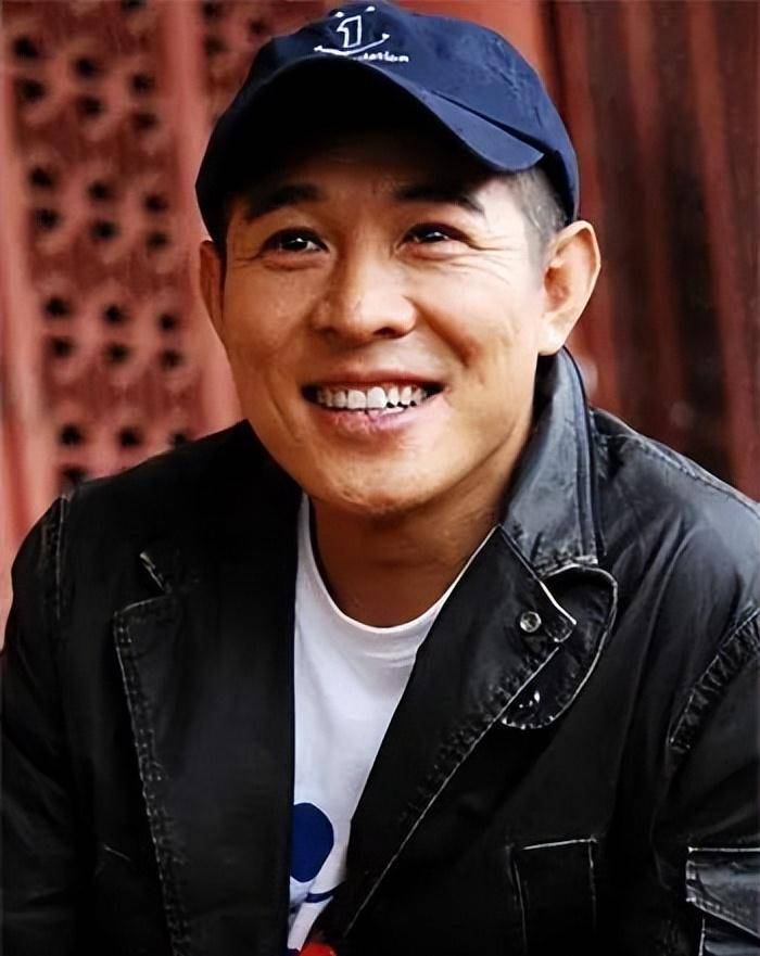 "功夫巨星"李连杰:让张艺谋为3000万放下身段,为利智抛弃妻女_片酬